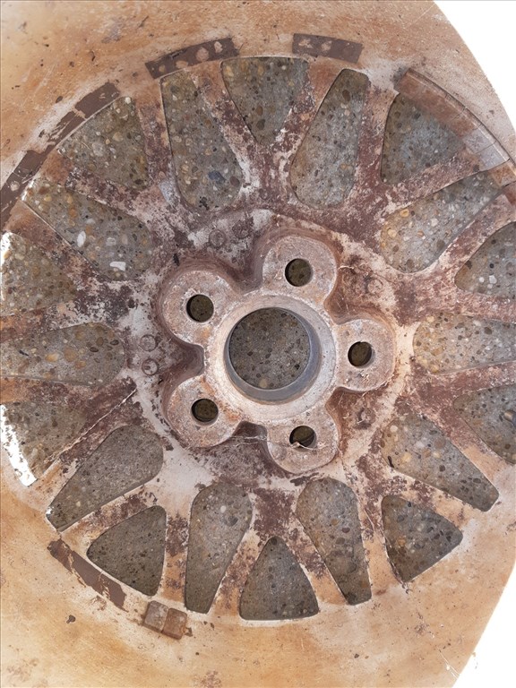 Skoda Octavia <p>További Típusok:<br>Volkswagen Golf IV<br></p><p>Gyáriszám:<br>1H0601025AA</p><p>Felni méret: 15"</p><p>Furatszám: 5</p><p>Osztókör: 100.0</p><p>ET szám: ET43</p><p>Agy Átmérõ: 57.0</p><p>Állapot: Normál</p><p>Érdeklõdéskor hivatkozzon erre: KIN-40070</p><p>Bármire van szüksége hívjon bizalommal!<br>Kizárólag munkaidõben hétfõtõl - péntekig 8-12 13-16 óráig!<br>Alkatrészek széles választékban!<br>Hivatalos Regisztrált Autobontó Kecel!<br>Vásároljon Megbízható Helyrõl Beszerelési Garanciával Profiktól!</p> 55000 2. kép