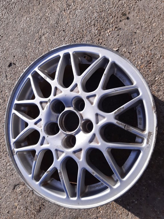 Skoda Octavia <p>További Típusok:<br>Volkswagen Golf IV<br></p><p>Gyáriszám:<br>1H0601025AA</p><p>Felni méret: 15"</p><p>Furatszám: 5</p><p>Osztókör: 100.0</p><p>ET szám: ET43</p><p>Agy Átmérõ: 57.0</p><p>Állapot: Normál</p><p>Érdeklõdéskor hivatkozzon erre: KIN-40070</p><p>Bármire van szüksége hívjon bizalommal!<br>Kizárólag munkaidõben hétfõtõl - péntekig 8-12 13-16 óráig!<br>Alkatrészek széles választékban!<br>Hivatalos Regisztrált Autobontó Kecel!<br>Vásároljon Megbízható Helyrõl Beszerelési Garanciával Profiktól!</p> 55000 3. kép