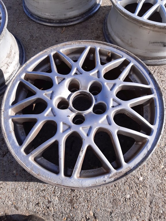 Skoda Octavia <p>További Típusok:<br>Volkswagen Golf IV<br></p><p>Gyáriszám:<br>1H0601025AA</p><p>Felni méret: 15"</p><p>Furatszám: 5</p><p>Osztókör: 100.0</p><p>ET szám: ET43</p><p>Agy Átmérõ: 57.0</p><p>Állapot: Normál</p><p>Érdeklõdéskor hivatkozzon erre: KIN-40070</p><p>Bármire van szüksége hívjon bizalommal!<br>Kizárólag munkaidõben hétfõtõl - péntekig 8-12 13-16 óráig!<br>Alkatrészek széles választékban!<br>Hivatalos Regisztrált Autobontó Kecel!<br>Vásároljon Megbízható Helyrõl Beszerelési Garanciával Profiktól!</p> 55000 6. kép