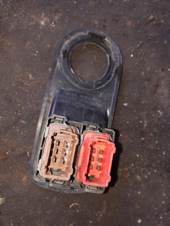 Renault Master 03-10 Bal Elsõ Ablakemelõ Kapcsoló 8200206602 2. kép