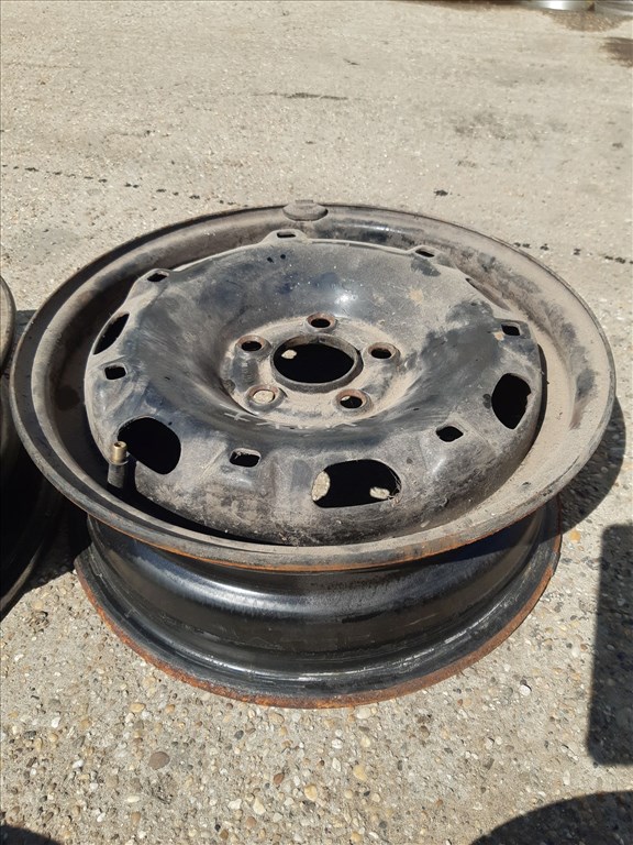 Skoda Fabia <p>Felni méret: 14"</p><p>Felni szélesség: 5.0</p><p>Furatszám: 5</p><p>Osztókör: 100.0</p><p>ET szám: ET35</p><p>Agy Átmérõ: 58.0</p><p>Állapot: Normál</p><p>Érdeklõdéskor hivatkozzon erre: KIN-40150</p><p>Bármire van szüksége hívjon bizalommal!<br>Kizárólag munkaidõben hétfõtõl - péntekig 8-12 13-16 óráig!<br>Alkatrészek széles választékban!<br>Hivatalos Regisztrált Autobontó Kecel!<br>Vásároljon Megbízható Helyrõl Beszerelési Garanciával Profiktól!</p> 28000 3. kép