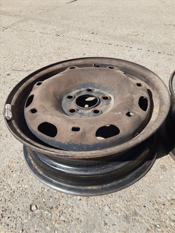 Skoda Fabia <p>Felni méret: 14"</p><p>Felni szélesség: 5.0</p><p>Furatszám: 5</p><p>Osztókör: 100.0</p><p>ET szám: ET35</p><p>Agy Átmérõ: 58.0</p><p>Állapot: Normál</p><p>Érdeklõdéskor hivatkozzon erre: KIN-40150</p><p>Bármire van szüksége hívjon bizalommal!<br>Kizárólag munkaidõben hétfõtõl - péntekig 8-12 13-16 óráig!<br>Alkatrészek széles választékban!<br>Hivatalos Regisztrált Autobontó Kecel!<br>Vásároljon Megbízható Helyrõl Beszerelési Garanciával Profiktól!</p> 28000 4. kép