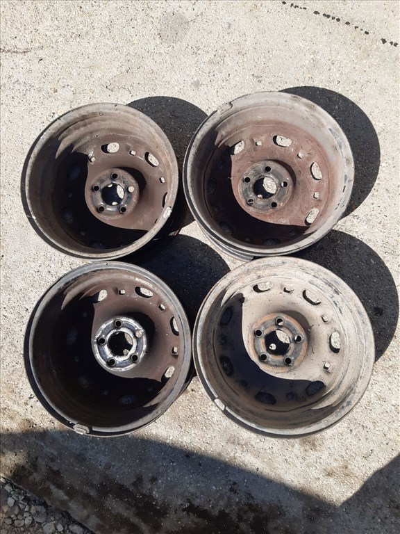 Skoda Fabia <p>Felni méret: 14"</p><p>Felni szélesség: 5.0</p><p>Furatszám: 5</p><p>Osztókör: 100.0</p><p>ET szám: ET35</p><p>Agy Átmérõ: 58.0</p><p>Állapot: Normál</p><p>Érdeklõdéskor hivatkozzon erre: KIN-40150</p><p>Bármire van szüksége hívjon bizalommal!<br>Kizárólag munkaidõben hétfõtõl - péntekig 8-12 13-16 óráig!<br>Alkatrészek széles választékban!<br>Hivatalos Regisztrált Autobontó Kecel!<br>Vásároljon Megbízható Helyrõl Beszerelési Garanciával Profiktól!</p> 28000 5. kép