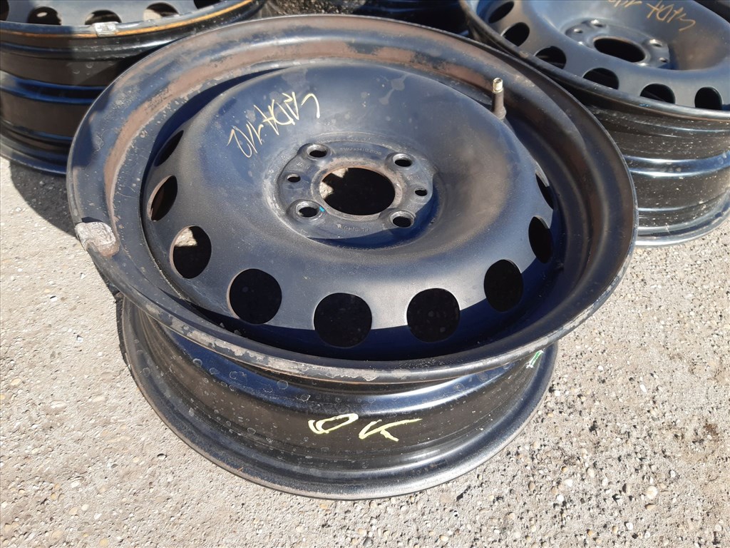 Lada 112 99-08 <p>Felni méret: 14"</p><p>Felni szélesség: 5.5</p><p>Furatszám: 4</p><p>Osztókör: 100.0</p><p>ET szám: ET35</p><p>Agy Átmérõ: 56.1</p><p>Állapot: Normál</p><p>Érdeklõdéskor hivatkozzon erre: KIN-40162</p><p>Bármire van szüksége hívjon bizalommal!<br>Kizárólag munkaidõben hétfõtõl - péntekig 8-12 13-16 óráig!<br>Alkatrészek széles választékban!<br>Hivatalos Regisztrált Autobontó Kecel!<br>Vásároljon Megbízható Helyrõl Beszerelési Garanciával Profiktól!</p> 25000 1. kép