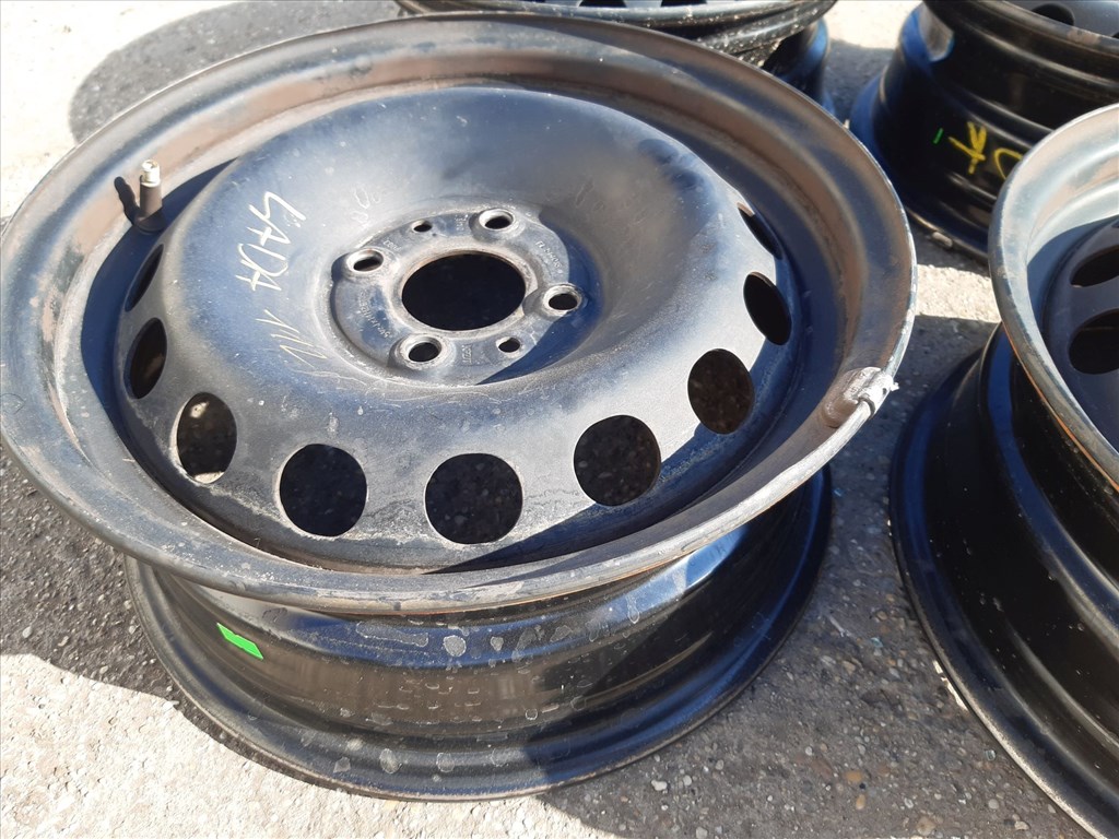 Lada 112 99-08 <p>Felni méret: 14"</p><p>Felni szélesség: 5.5</p><p>Furatszám: 4</p><p>Osztókör: 100.0</p><p>ET szám: ET35</p><p>Agy Átmérõ: 56.1</p><p>Állapot: Normál</p><p>Érdeklõdéskor hivatkozzon erre: KIN-40162</p><p>Bármire van szüksége hívjon bizalommal!<br>Kizárólag munkaidõben hétfõtõl - péntekig 8-12 13-16 óráig!<br>Alkatrészek széles választékban!<br>Hivatalos Regisztrált Autobontó Kecel!<br>Vásároljon Megbízható Helyrõl Beszerelési Garanciával Profiktól!</p> 25000 2. kép