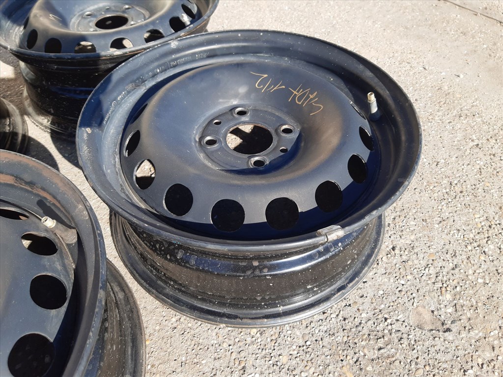 Lada 112 99-08 <p>Felni méret: 14"</p><p>Felni szélesség: 5.5</p><p>Furatszám: 4</p><p>Osztókör: 100.0</p><p>ET szám: ET35</p><p>Agy Átmérõ: 56.1</p><p>Állapot: Normál</p><p>Érdeklõdéskor hivatkozzon erre: KIN-40162</p><p>Bármire van szüksége hívjon bizalommal!<br>Kizárólag munkaidõben hétfõtõl - péntekig 8-12 13-16 óráig!<br>Alkatrészek széles választékban!<br>Hivatalos Regisztrált Autobontó Kecel!<br>Vásároljon Megbízható Helyrõl Beszerelési Garanciával Profiktól!</p> 25000 3. kép