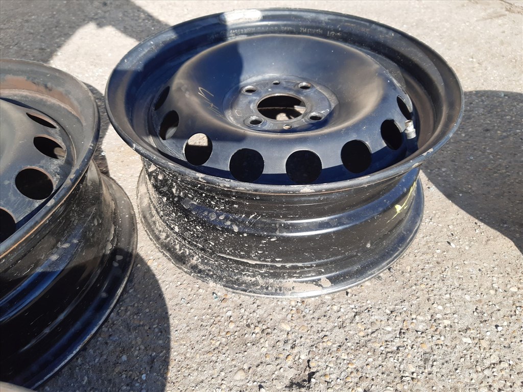 Lada 112 99-08 <p>Felni méret: 14"</p><p>Felni szélesség: 5.5</p><p>Furatszám: 4</p><p>Osztókör: 100.0</p><p>ET szám: ET35</p><p>Agy Átmérõ: 56.1</p><p>Állapot: Normál</p><p>Érdeklõdéskor hivatkozzon erre: KIN-40162</p><p>Bármire van szüksége hívjon bizalommal!<br>Kizárólag munkaidõben hétfõtõl - péntekig 8-12 13-16 óráig!<br>Alkatrészek széles választékban!<br>Hivatalos Regisztrált Autobontó Kecel!<br>Vásároljon Megbízható Helyrõl Beszerelési Garanciával Profiktól!</p> 25000 4. kép