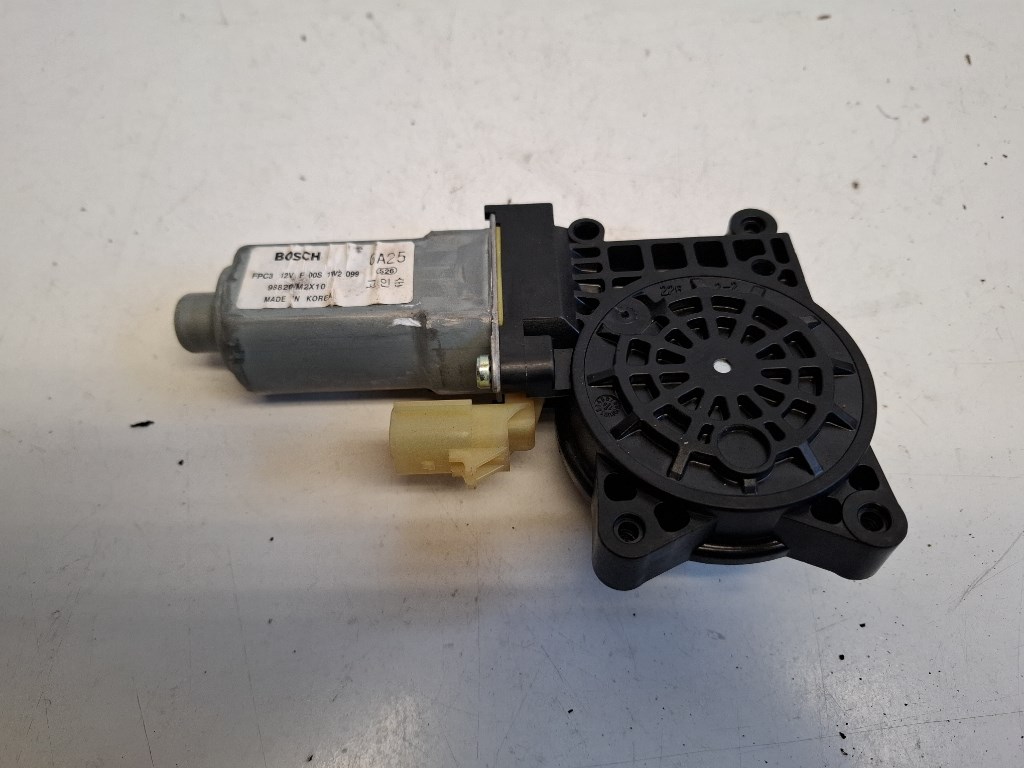 Opel Karl bal elsõ ablakemelõ motor 98820M2X10 F00S1W2099 2. kép