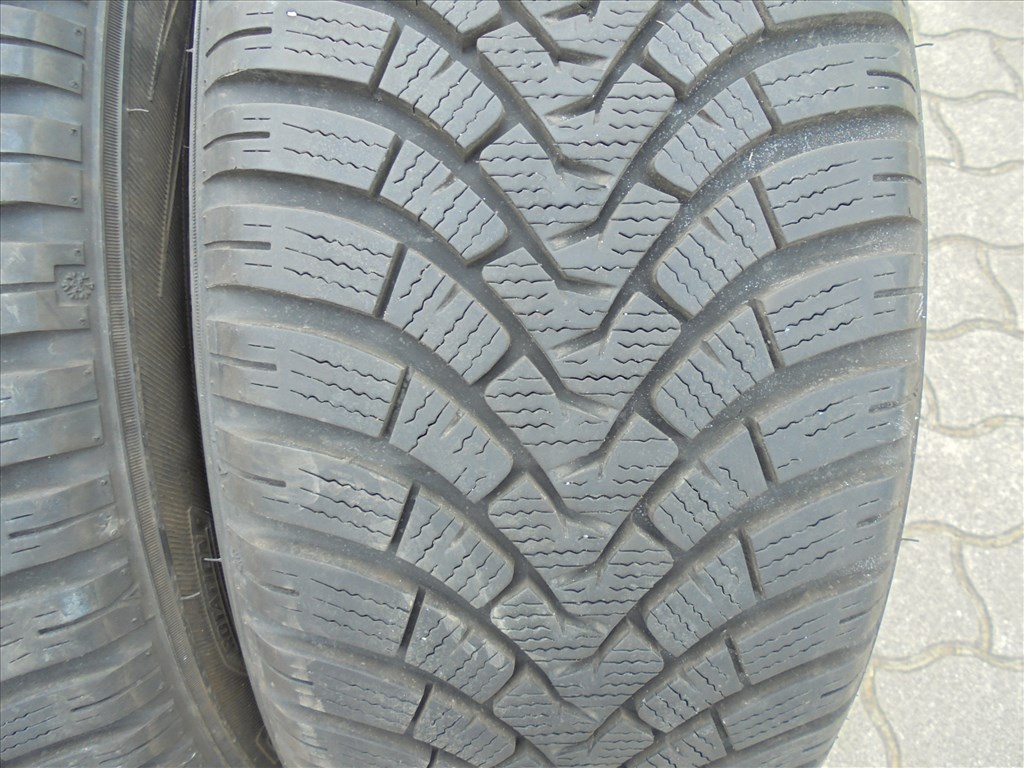 Akció !!! Újszerű 205/55 R 17" Falken téli gumi eladó 2. kép