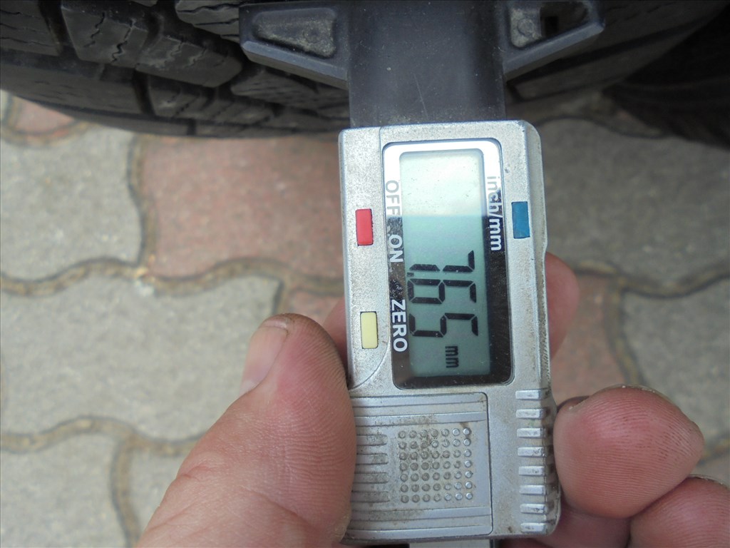 Akció !!! Újszerű 205/55 R 17" Falken téli gumi eladó 3. kép