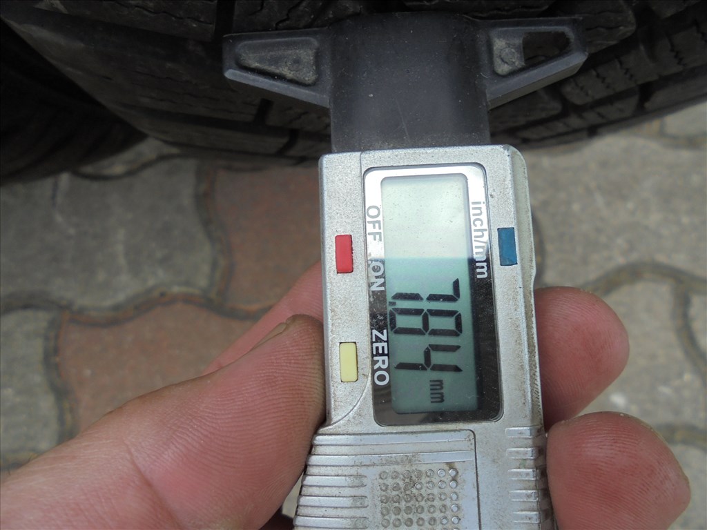 Akció !!! Újszerű 205/55 R 17" Falken téli gumi eladó 4. kép