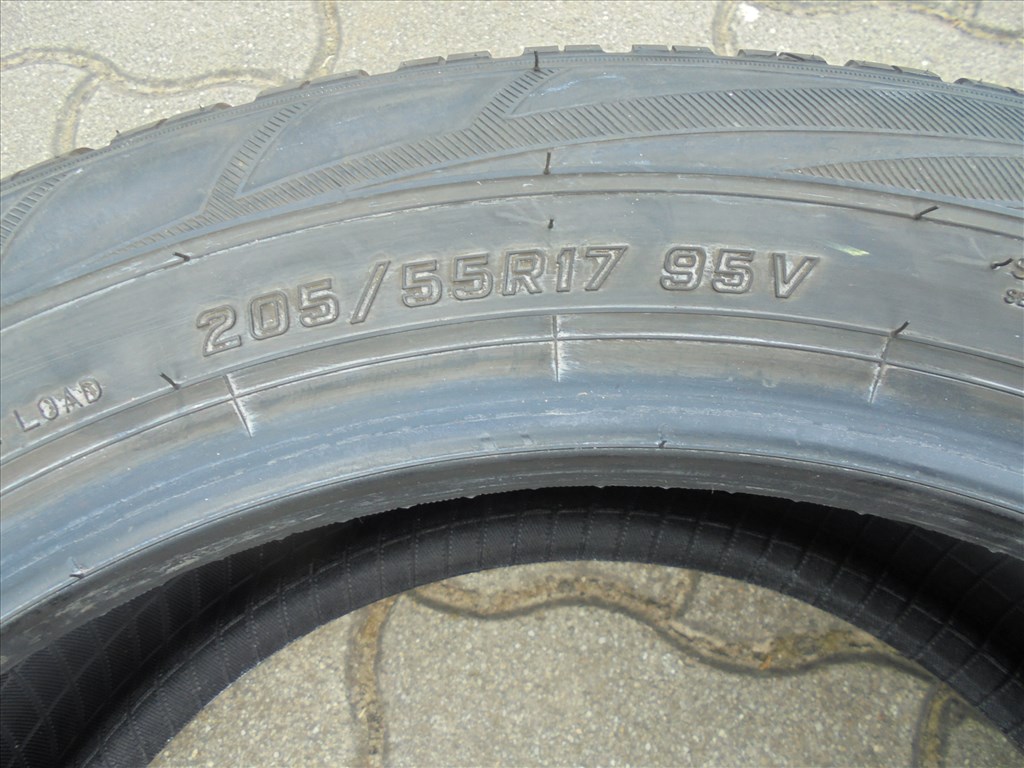 Akció !!! Újszerű 205/55 R 17" Falken téli gumi eladó 5. kép