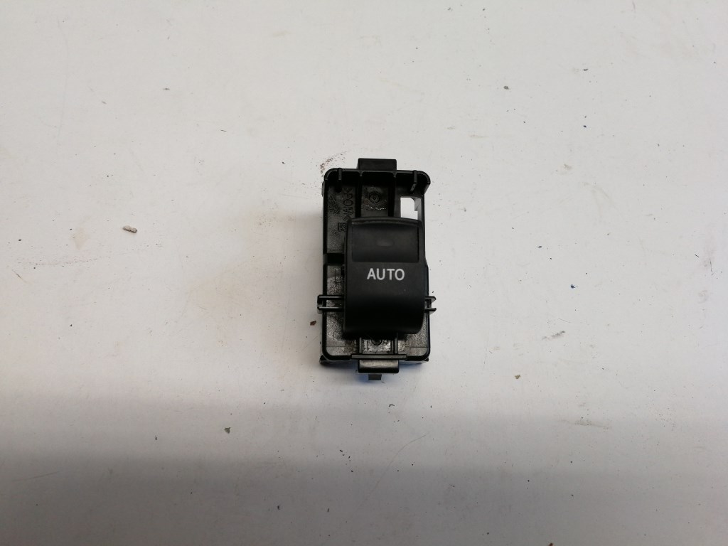 Toyota Auris (E180) jobb hátsó ablakemelõ kapcsoló 1. kép