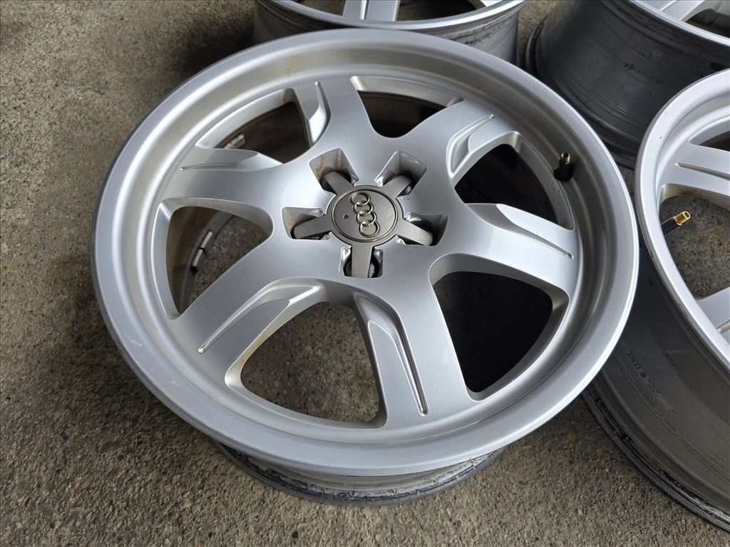 17-es,5x112 -es újszerű gyári Audi A5 alufelni 4. kép