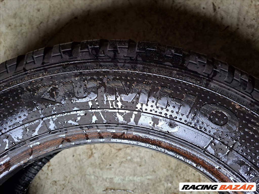 2db 195/65 R15 Kumho Téli gumi eladó!! ára! 4000Ft/db Állapota: 5mm minta 3. kép