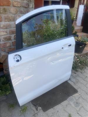 Ford B-Max bal első ajtó sérült