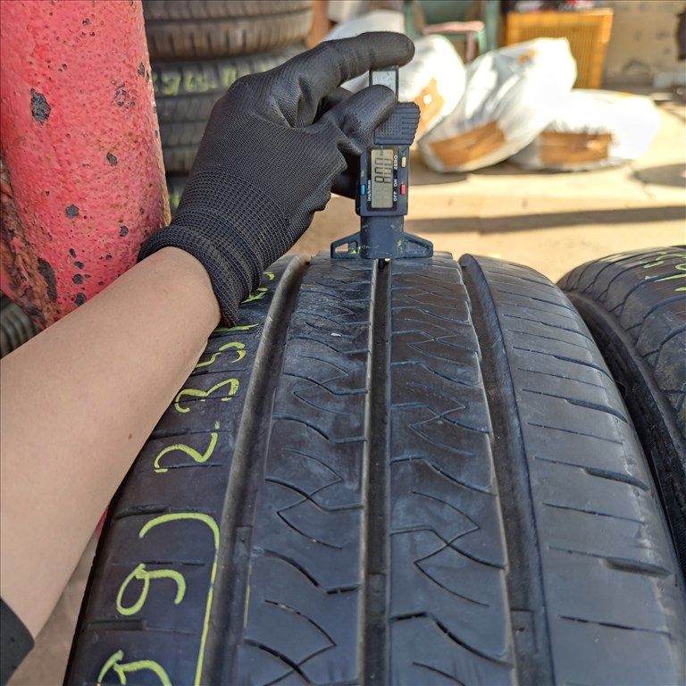  235/65 R16C Kumho nyári gumi 92000ft a 4db/299/ 1. kép