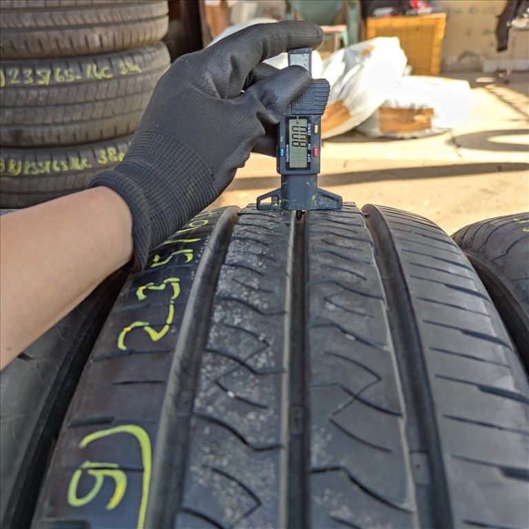  235/65 R16C Kumho nyári gumi 92000ft a 4db/299/ 2. kép