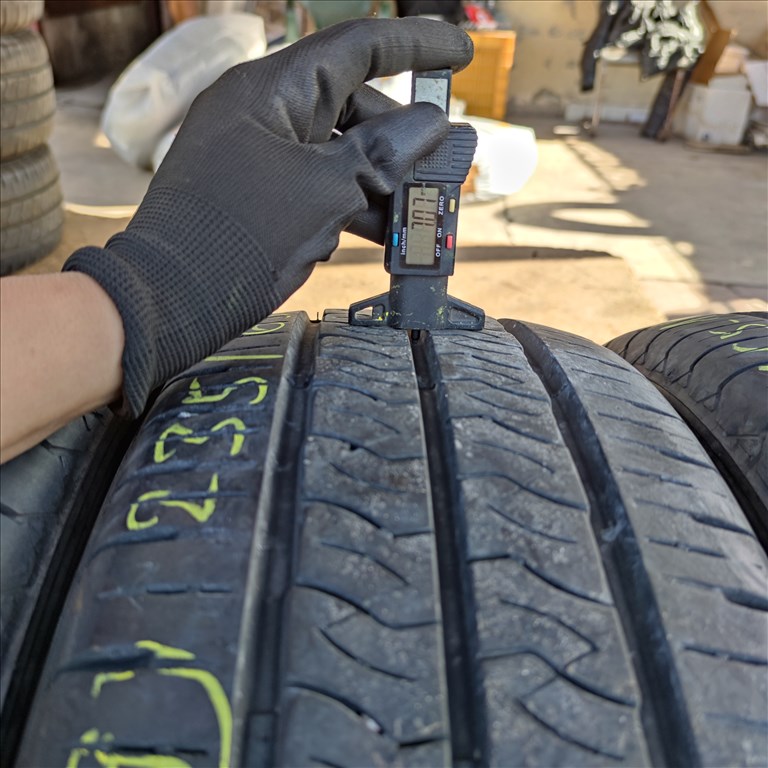  235/65 R16C Kumho nyári gumi 92000ft a 4db/299/ 3. kép