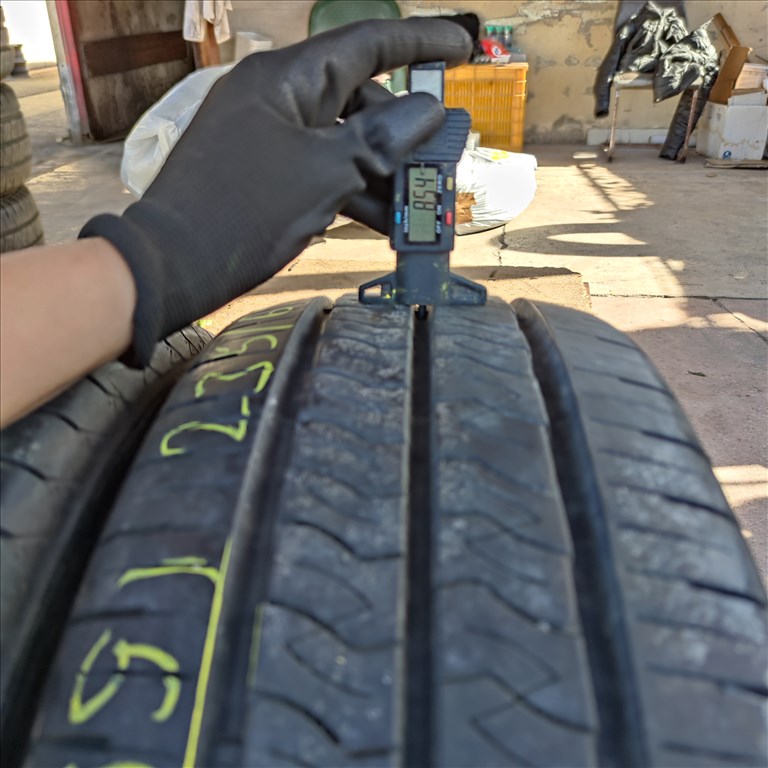  235/65 R16C Kumho nyári gumi 92000ft a 4db/299/ 4. kép