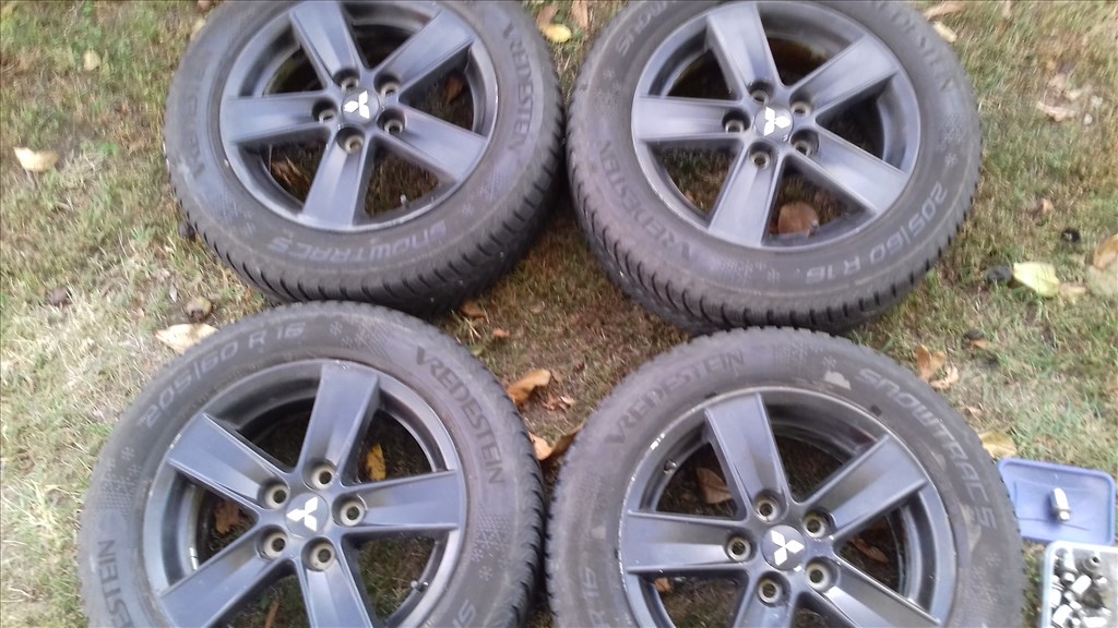  5x114.3 lyukosztású 6,5J 16" használt (gyári felni) alufelni Mitsubishi Kia Hyundai Mazda stb. 1. kép