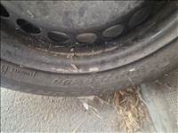  15" újszerű lemezfelni, rajta 185/65 újszerű Pirelli négyévszakos gumi gumi 