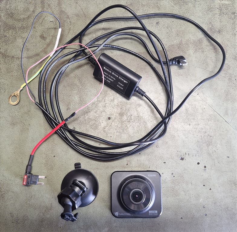 NAVITEL R200 NV 1080p autóskamera charging kit-el  1. kép
