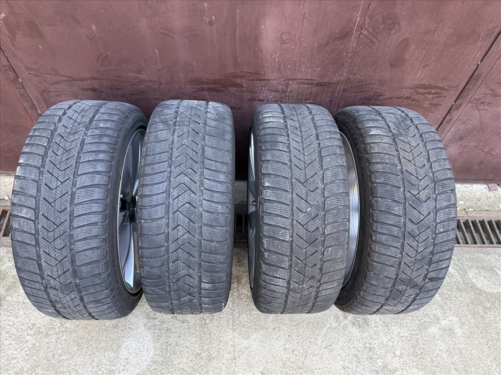 Tesla Model 3 Sport 19" téli kerék garnitúra 1044224-00-B 235/40 R19 Pirelli Sottozero 3 használt  9. kép
