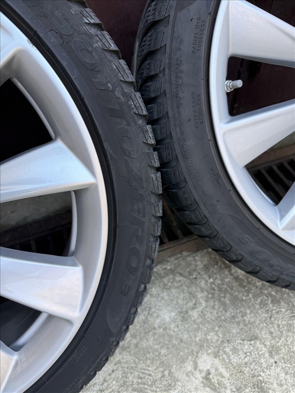Tesla Model 3 Sport 19" téli kerék garnitúra 1044224-00-B 235/40 R19 Pirelli Sottozero 3 használt  11. kép