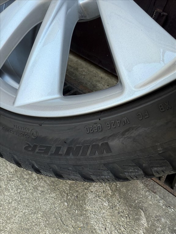 Tesla Model 3 Sport 19" téli kerék garnitúra 1044224-00-B 235/40 R19 Pirelli Sottozero 3 használt  14. kép