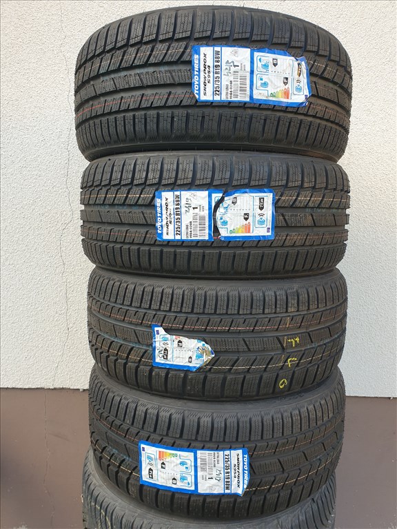  225/35 19 TOYO Snowprox 1. kép
