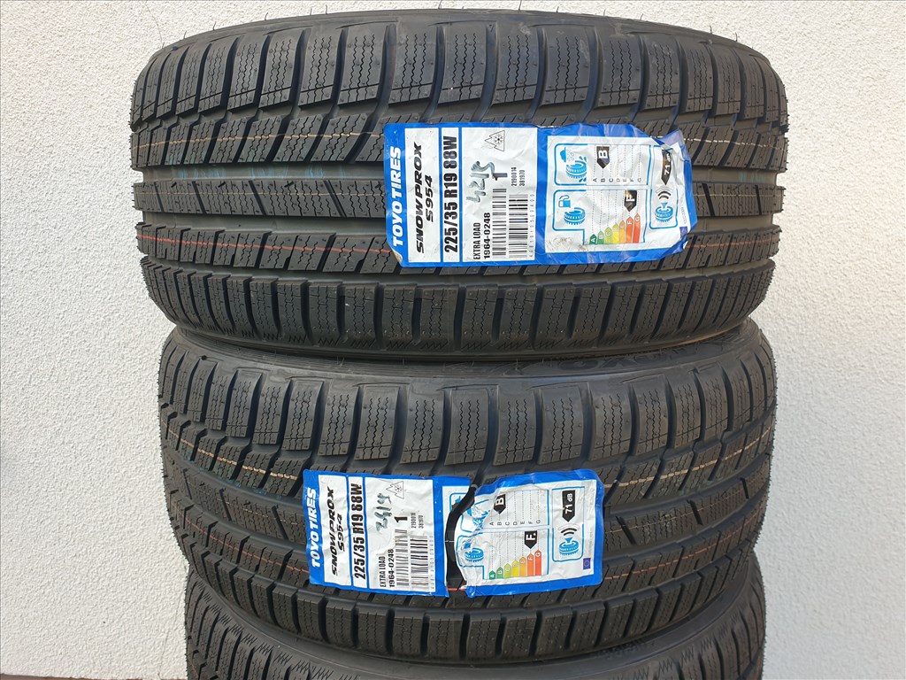  225/35 19 TOYO Snowprox 2. kép
