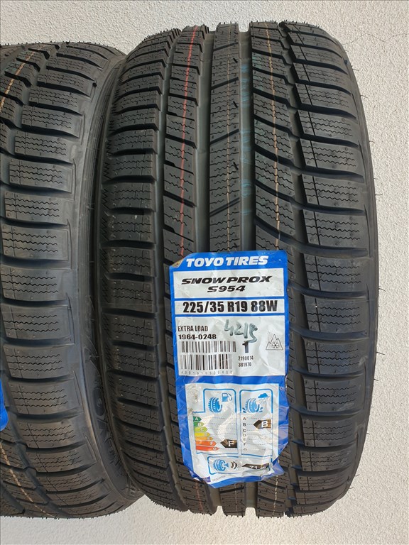 225/35 19 TOYO Snowprox 4. kép