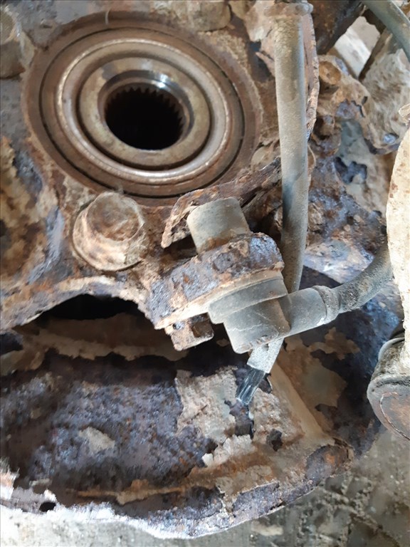 Mitsubishi Pajero Bal Elsõ Csonkállvány Kerékaggyal  Féknyereg  ABS Jeladó 4. kép