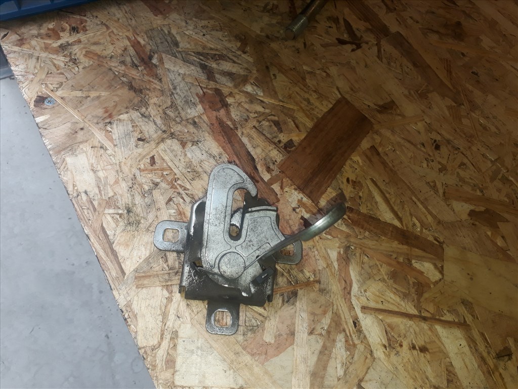 Fiat Grande Punto Motorháztetõ Zárszerkezet 3. kép