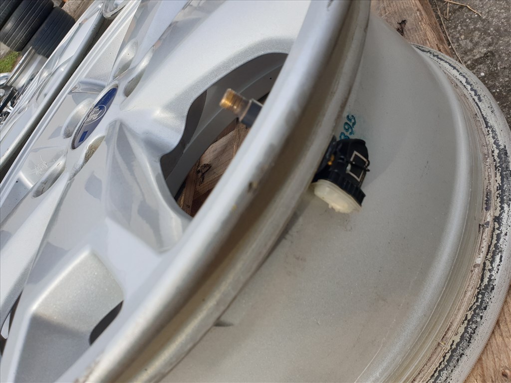 16" 5x108 Ford Connect + szenzor 5. kép