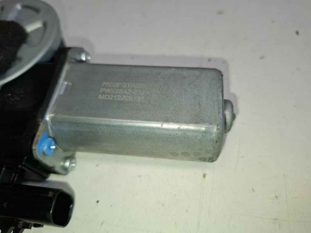 Dacia Spring jobb hátsó ablakemelõ motor 7050EGTR0021 3. kép