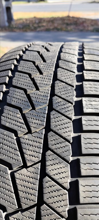  245/50 R19" újszerű Continental téli gumi szett 2. kép