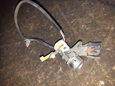 Kia Sorento Bal Első Ajtó Zárbetét