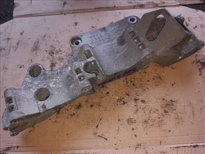 Ford Galaxy II Kormányszervó Szivattyú Tartó Bak - Generátor Tartó Konzol