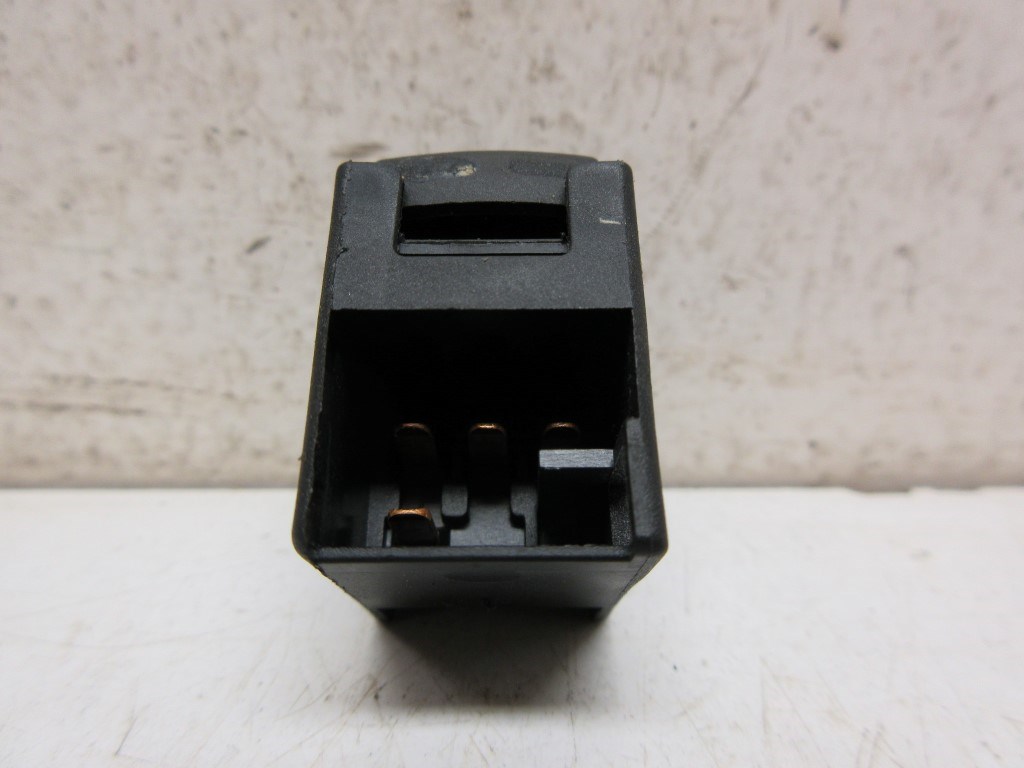 Volkswagen Golf IV (1J) bal hátsó ablakemelõ kapcsoló 3B0959855B 2. kép