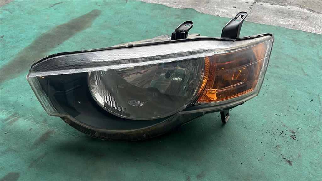 Mitsubishi Colt VI 1.1 Bal első fényszóró  030124930100 2. kép