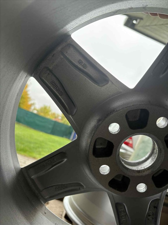  5x112 lyukosztású 7,5JJ 17" újszerű (gyári felni) alufelni 11. kép