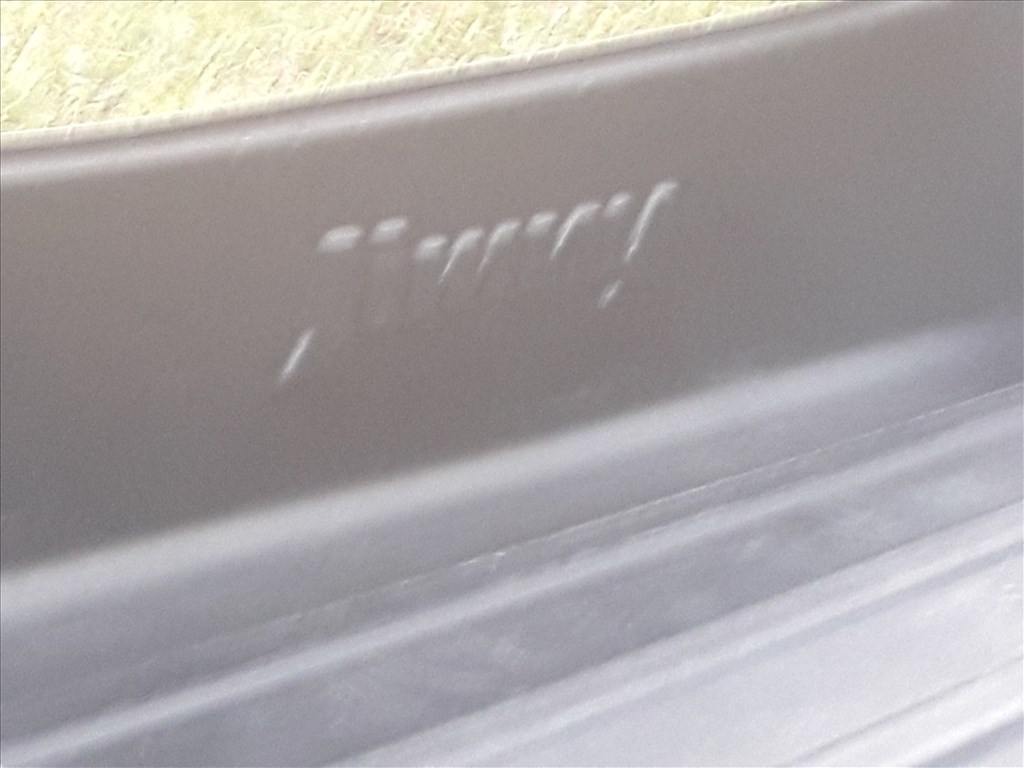 Suzuki Jimny műanyag csomagtértálca (2018-tól) 2. kép