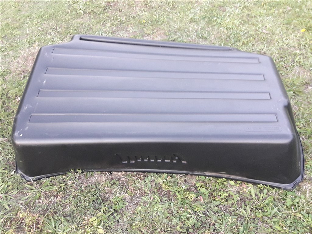 Suzuki Jimny műanyag csomagtértálca (2018-tól) 4. kép