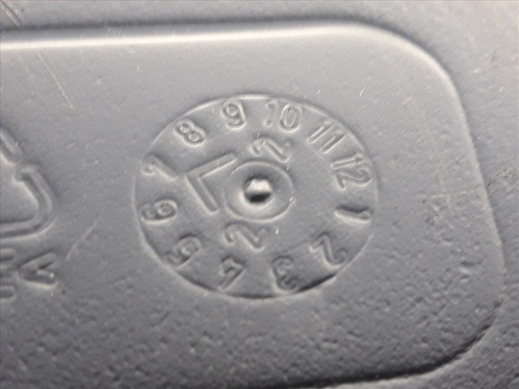 Suzuki Jimny műanyag csomagtértálca (2018-tól) 5. kép