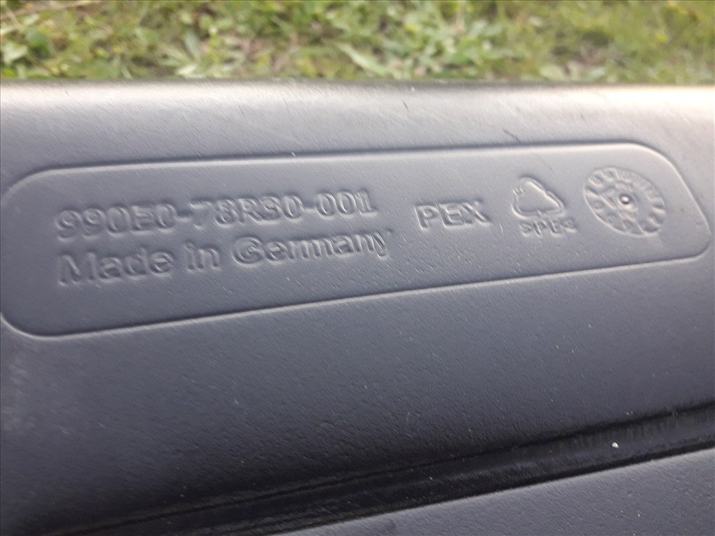 Suzuki Jimny műanyag csomagtértálca (2018-tól) 8. kép