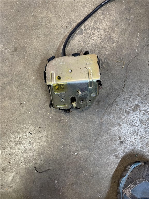 Ford Focus Mk1 Turnier 1.6i 16V Csomagtérzár 1. kép