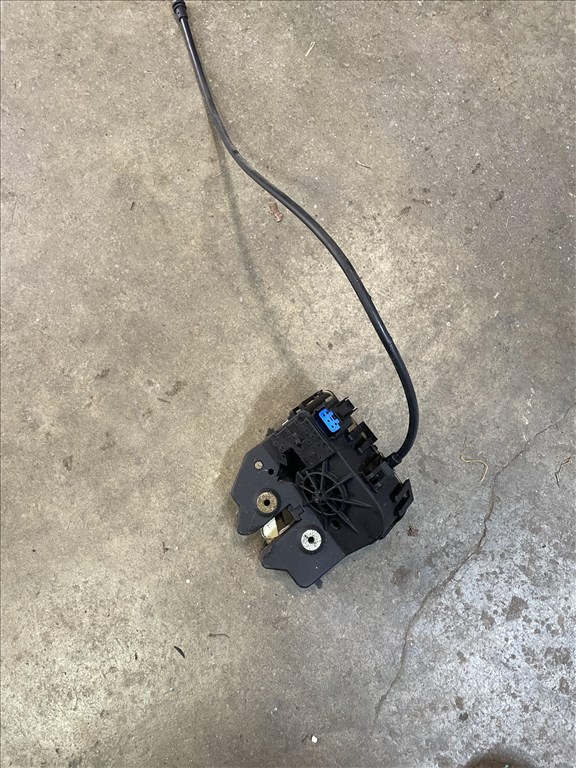 Ford Focus Mk1 Turnier 1.6i 16V Csomagtérzár 2. kép