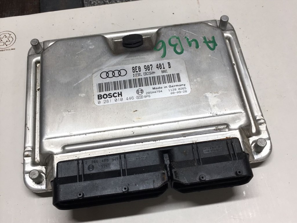 Audi A4 (B6/B7) motorvezérlő  8e0907401b 1. kép